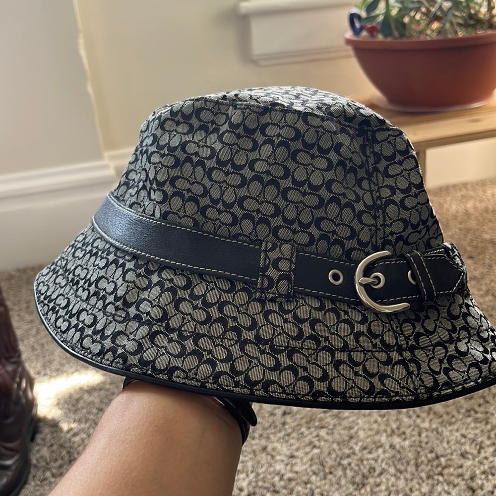 Coach rain/bucket hat (: